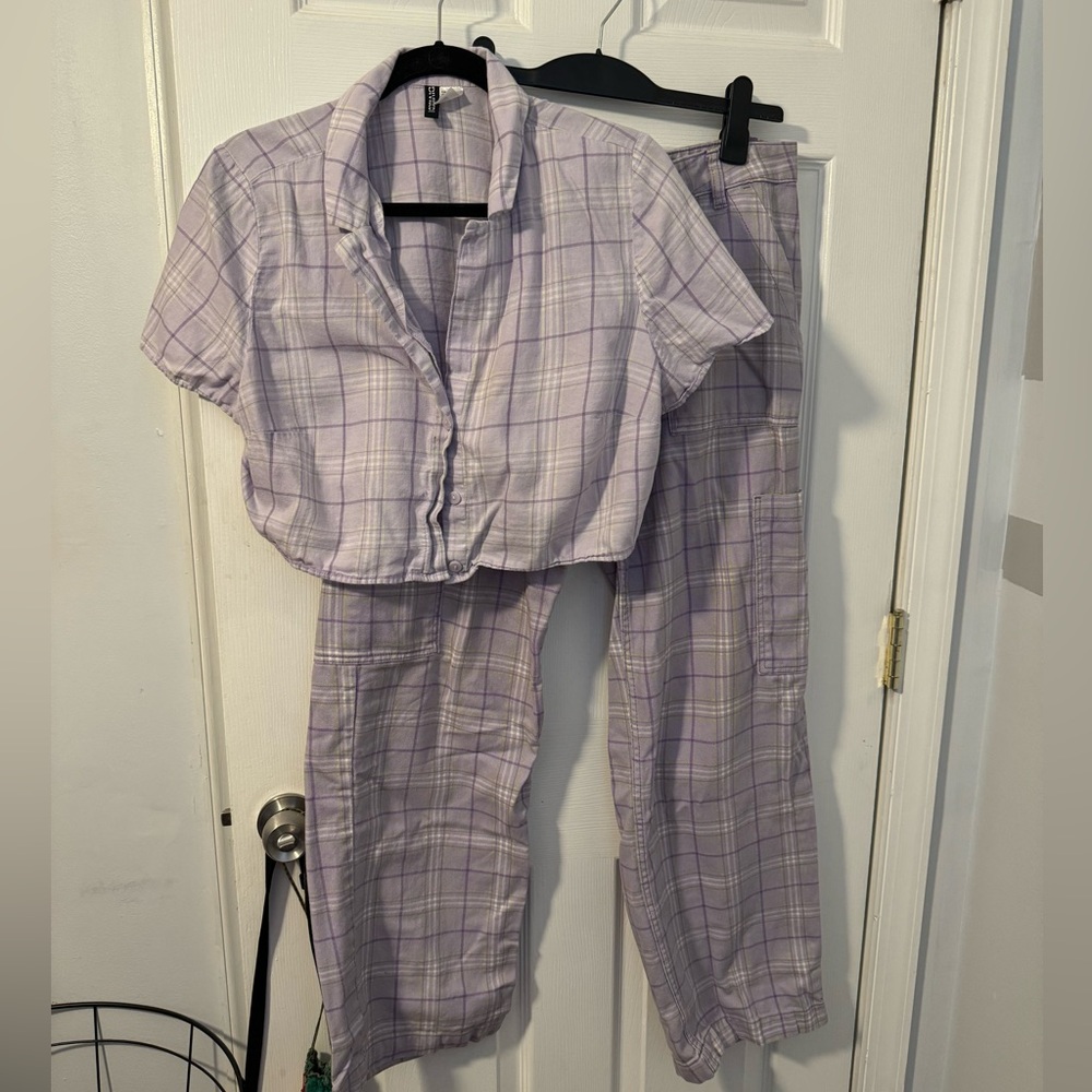 Matching purple checkered fit. Crop top with denim pants.